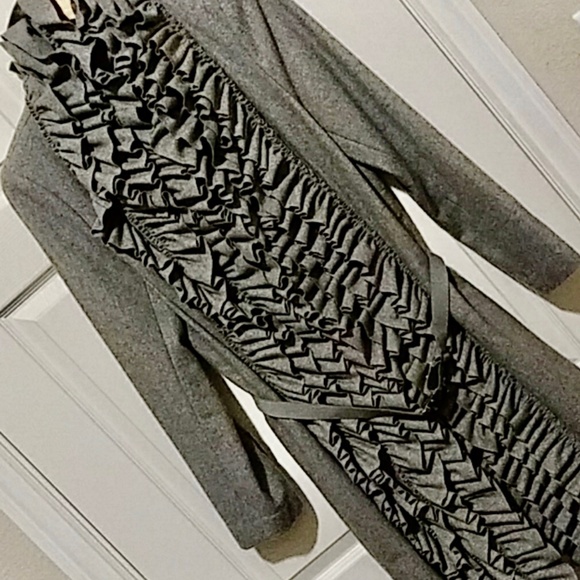 Sinclaire10 wool coat with ruffles. Grey, gorgeous, for indoors or outerwear. - Picture 6 of 6